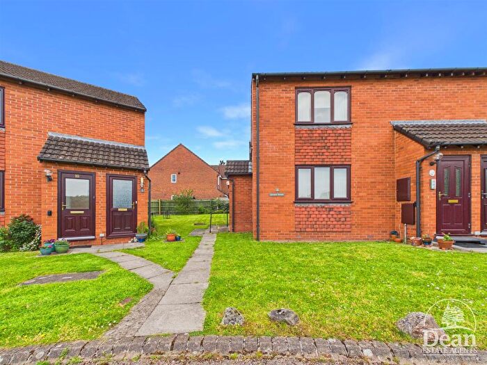 2 Bedroom Flat For Sale In Hawthorn Court, Kimberley Drive, Lydney, GL15