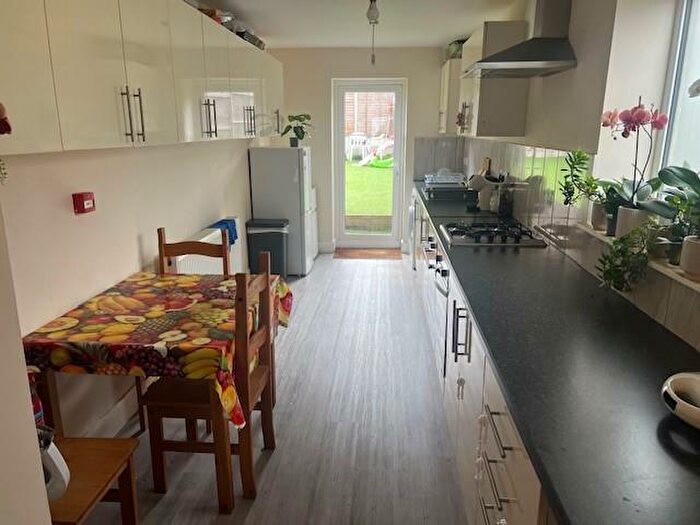 Studio To Rent In Heather Road, London, NW2