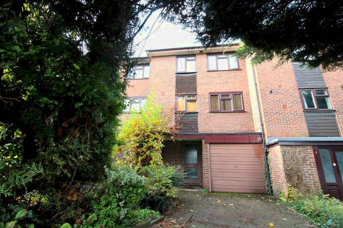 5 Bedroom Terraced House To Rent In Greenacre Court, Englefield Green, Egham, TW20