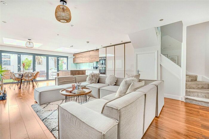 5 Bedroom Mews To Rent In Sycamore Mews, London, SW4