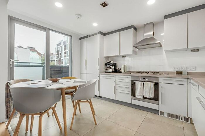 2 Bedroom Flat For Sale In Peacock Place, London, N1