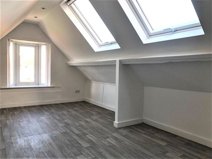 Studio To Rent In York Avenue -, P10