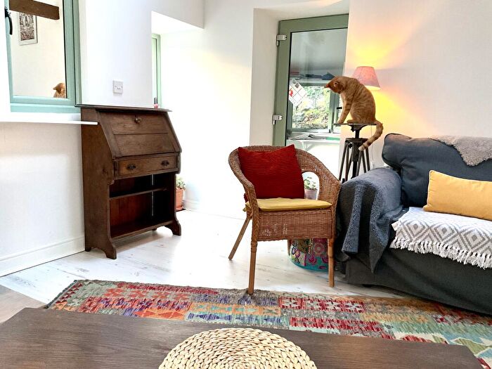 2 Bedroom Character Property For Sale In Bridge Street, Llandeilo, SA19