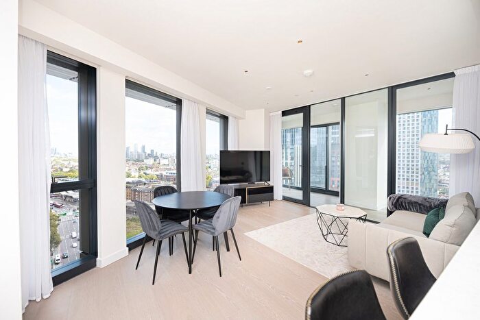 2 Bedroom Flat To Rent In River Park Tower, Nine Elms Lane, London, SW8