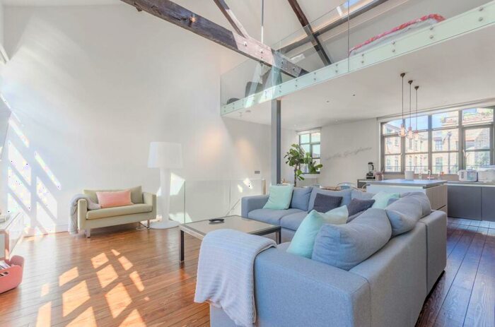 2 Bedroom Flat To Rent In Independent Place, Dalston, London, E8