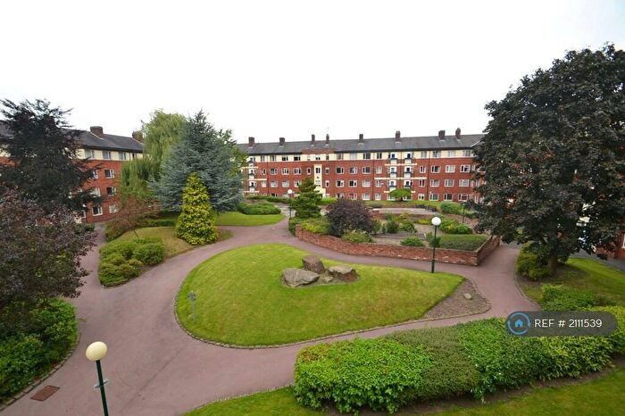 2 Bedroom Flat To Rent In Melmerby Court, Salford, M5