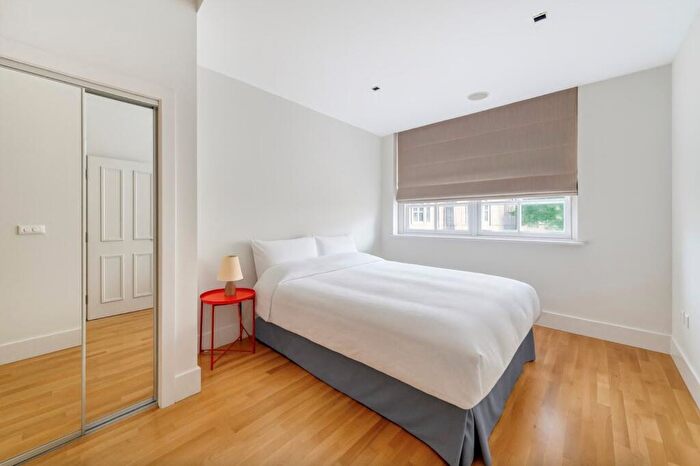 2 Bedroom Flat For Sale In Camberwell Grove, Camberwell, London, SE5