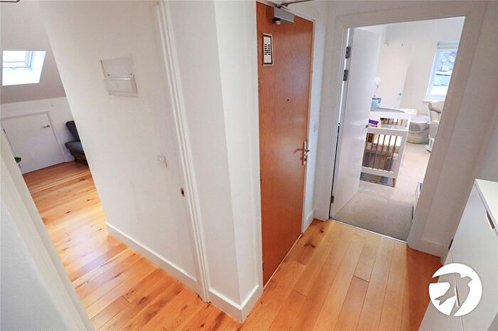 2 Bedroom Flat For Sale In Cheshunt Road, Belvedere, Kent, DA17