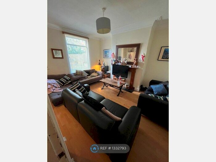 5 Bedroom Semi-Detached House To Rent In St. Michaels Terrace, Leeds, LS6