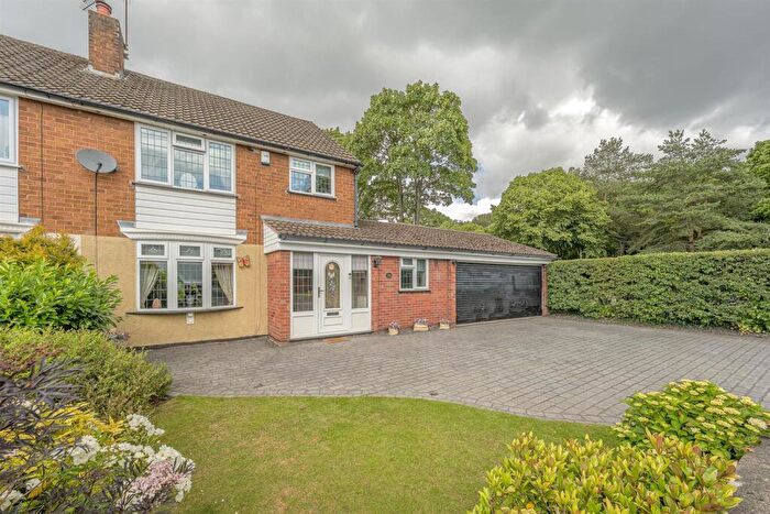 4 Bedroom Semi-Detached House For Sale In Beachcroft Road, Kingswinford, DY6