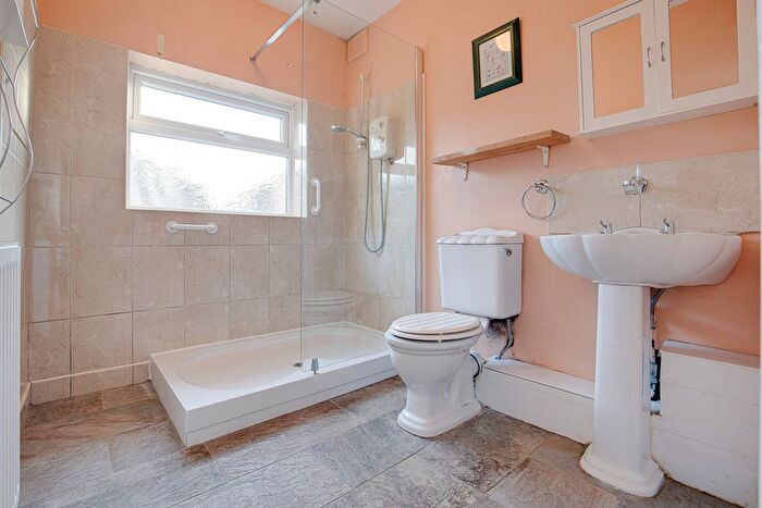 2 Bedroom Semi-Detached Bungalow For Sale In Holmfield Avenue East, Leicester, LE3
