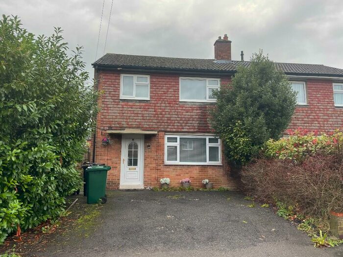 3 Bedroom Semi-Detached House To Rent In Windsor Close, Swadlincote, Derbyshire, DE11