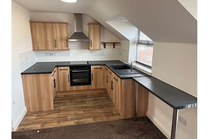 2 Bedroom Flat To Rent In Broadwell Road, Oldbury, West Midlands, B69