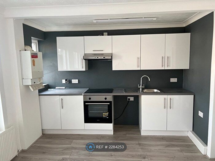 1 Bedroom Flat To Rent In York Road, Ilford, IG1