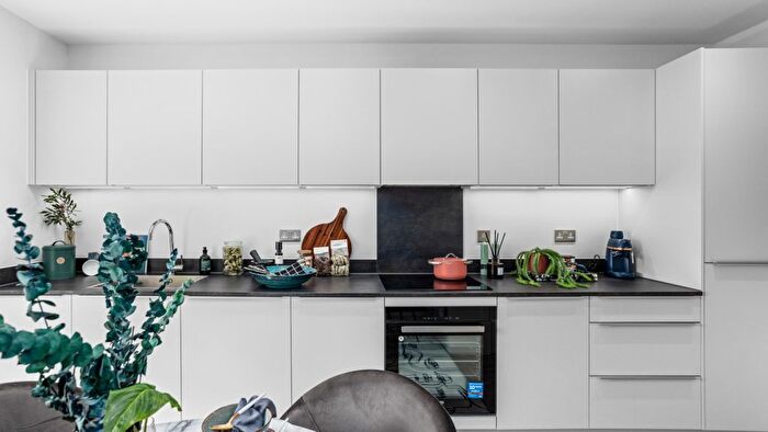 2 Bedroom Flat For Sale In Mary Neuner Road, London, N8