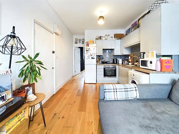 1 Bedroom Flat To Rent In Carisbrooke Road, Walthamstow, London, E17