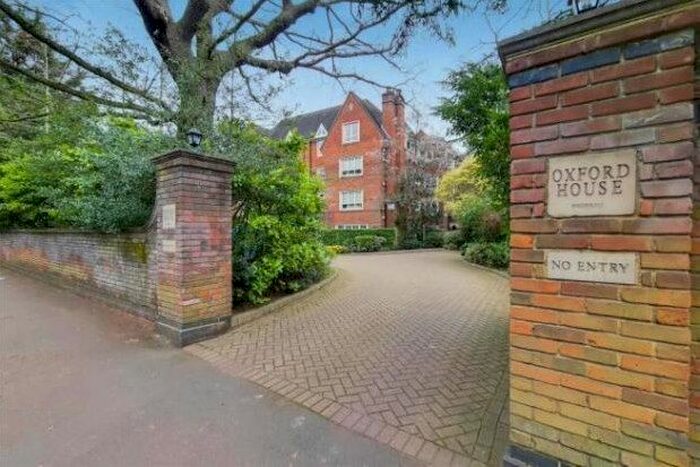 2 Bedroom Flat To Rent In Parkside, London, SW19
