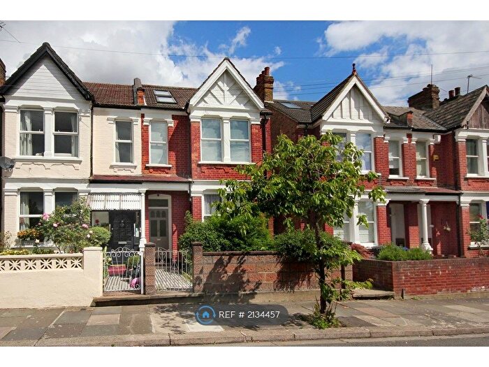 2 Bedroom Flat To Rent In Julian Avenue, London, W3