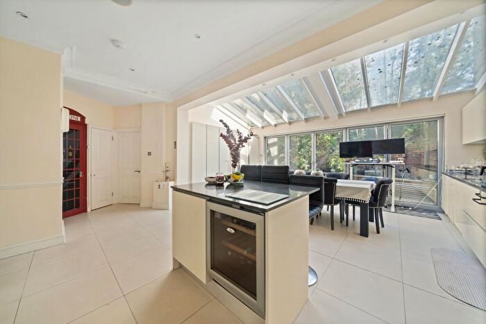 2 Bedroom Flat To Rent In Candahar Road, London, SW11