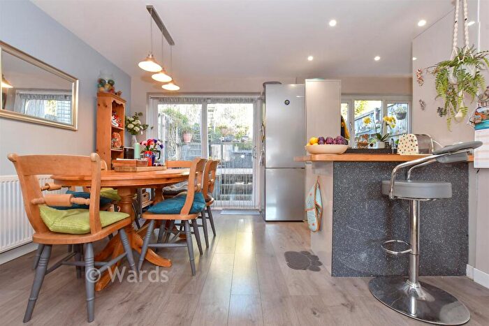 4 Bedroom End Of Terrace House For Sale In Edred Road, Dover, Kent, CT17