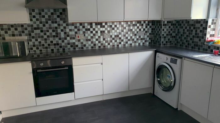 3 Bedroom Town House To Rent In Welton Gardens, Bulwell, Nottingham, NG6