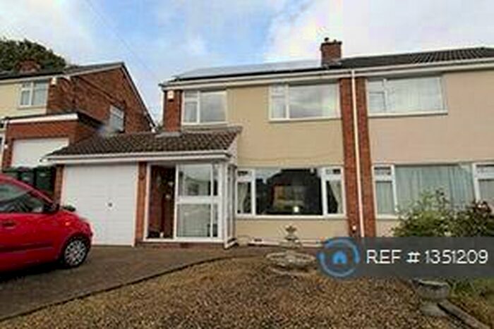 3 Bedroom Semi-Detached House To Rent In Timothy Road, Tividale, Oldbury, B69
