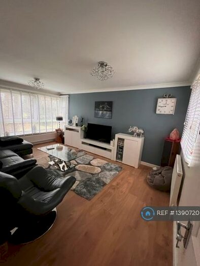 2 Bedroom Flat To Rent In Cleanthus Close, Woolwich, SE18