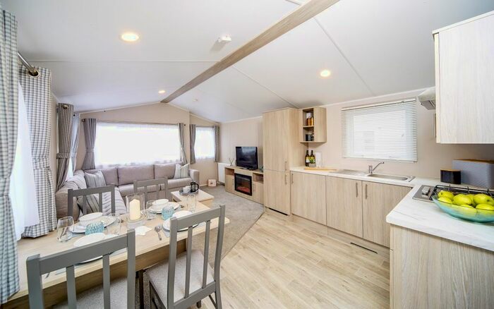 3 Bedroom Mobile/park Home For Sale In The Meadows, Kilwinning, KA13