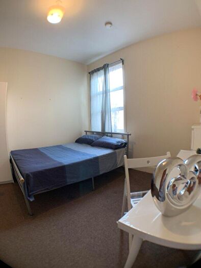 1 Bedroom Flat To Rent In Pine Road, NW2