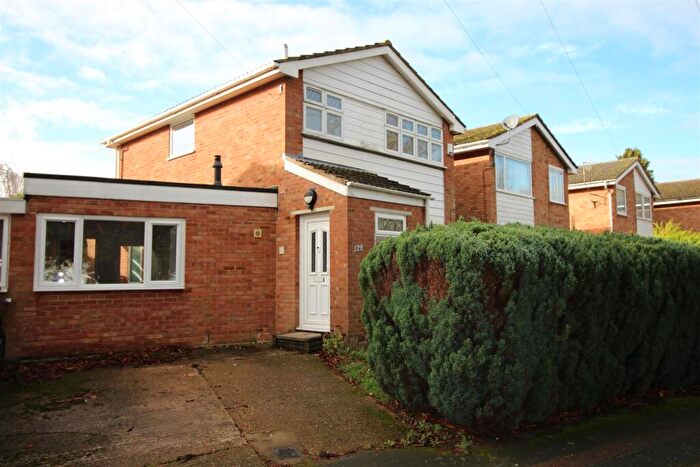 4 Bedroom House To Rent In Halsey Drive, Hitchin, Hertfordshire, SG4