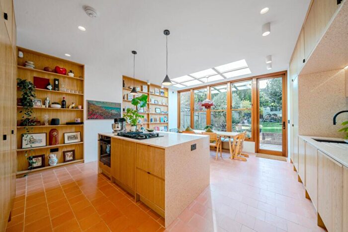4 Bedroom Semi-Detached House For Sale In Eylewood Road, London, SE27