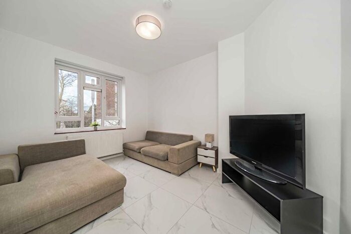 3 Bedroom Flat To Rent In North End Road, London, W14