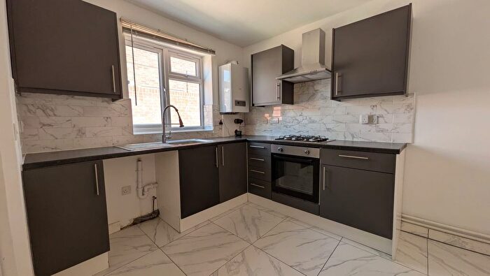 2 Bedroom Flat To Rent In Dean Road, Southampton, SO18