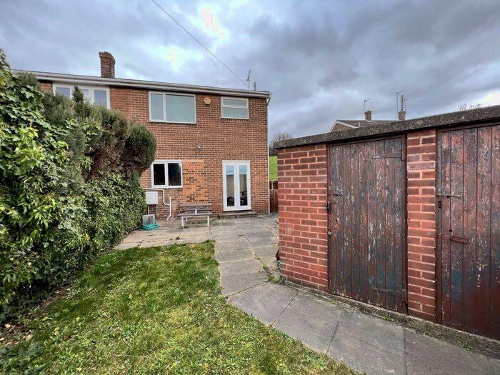 3 Bedroom Semi-Detached House To Rent In Western Avenue, Pontefract, WF8