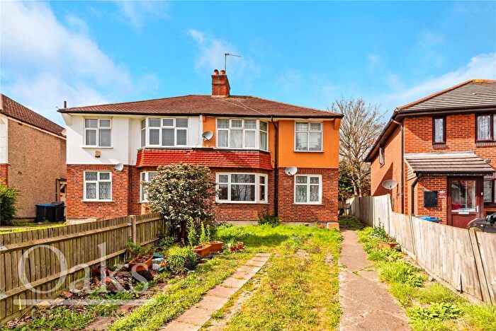 3 Bedroom Apartment For Sale In Whitehorse Lane, South Norwood, SE25