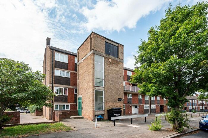 2 Bedroom Maisonette To Rent In Zangwill Road, Kidbrooke, London, SE3