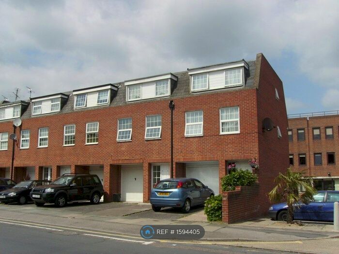 4 Bedroom Terraced House To Rent In Crown Lane, London, N14