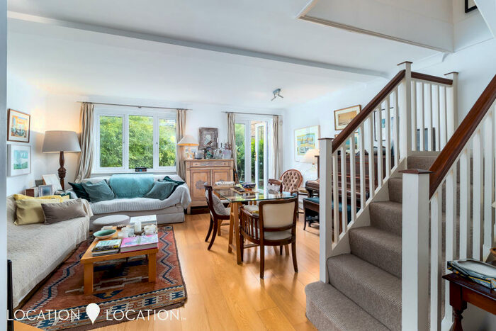 2 Bedroom Terraced House To Rent In King Henry's Yard, N16