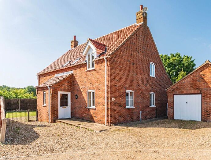 4 Bedroom Detached House For Sale In Drusilla Way, Yaxham, NR19