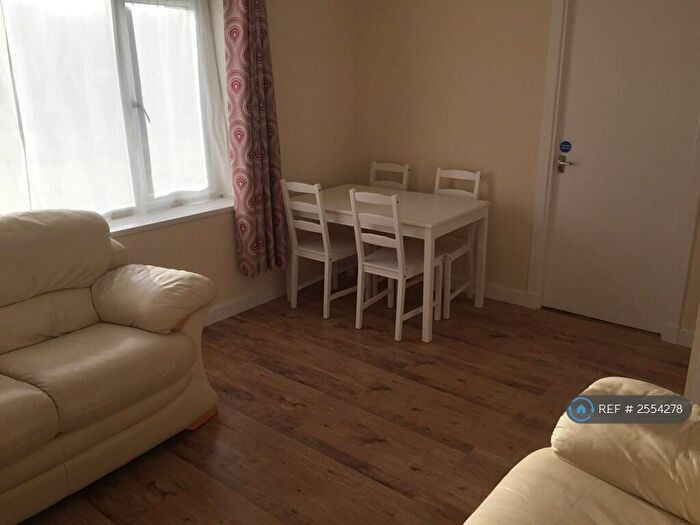 3 Bedroom Flat To Rent In Golf Road, Aberdeen, AB24