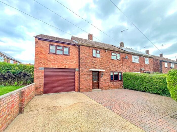 4 Bedroom Semi-Detached House For Sale In Viney Close, Peterborough, PE1