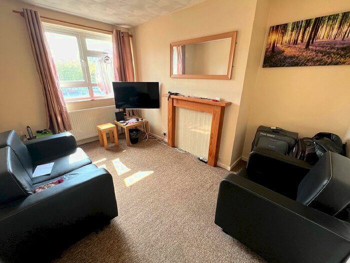 3 Bedroom Flat To Rent In Rivers Street, Southsea, PO5