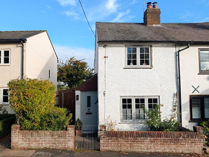 2 Bedroom End Of Terrace House For Sale In The Front, HP4