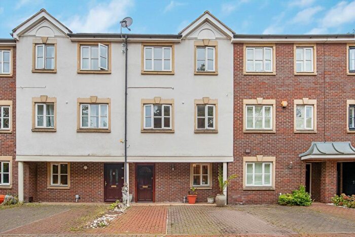 3 Bedroom Property For Sale In Buckley Close, Honor Oak, SE23