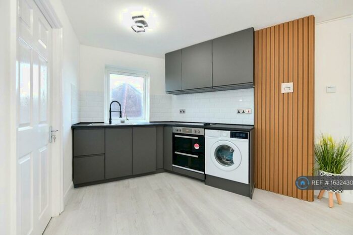 1 Bedroom Flat To Rent In Priory Court, Kingston Upon Thames, KT1