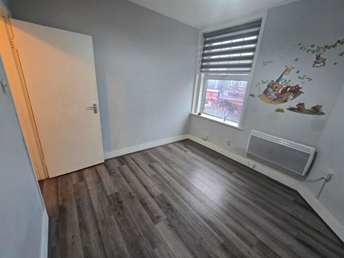 2 Bedroom Flat To Rent In Kings Parade, High Road, London, N17