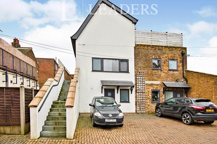 2 Bedroom Flat To Rent In Tudor Mews, Southend-on-Sea, Essex, SS2