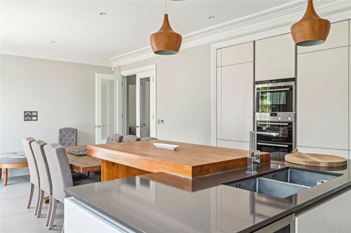 5 Bedroom Detached House For Sale In Grange Walk, Littlewick Green, Maidenhead, Berkshire, SL6