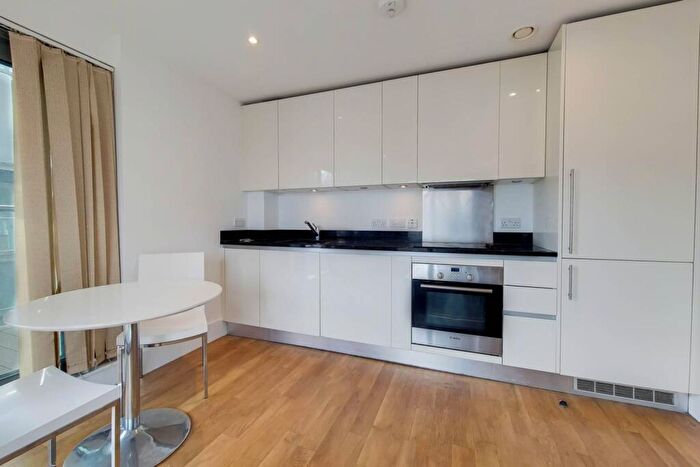 3 Bedroom Flat For Sale In West Carriage House, Woolwich Riverside, London, SE18