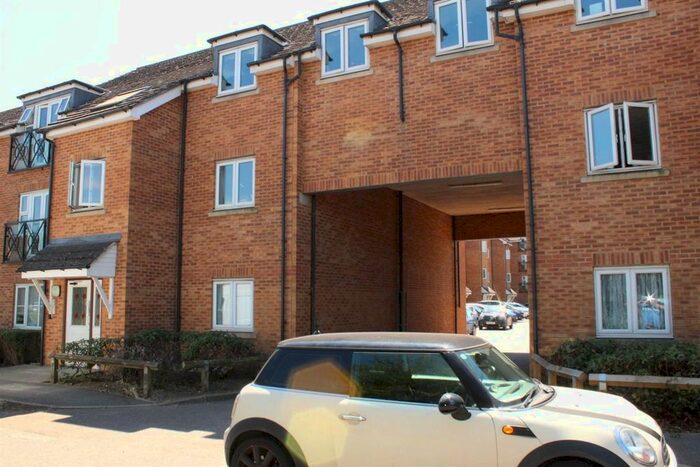 1 Bedroom Flat To Rent In Gwendoline Court, Bryanstone Road, Waltham Cross, EN8